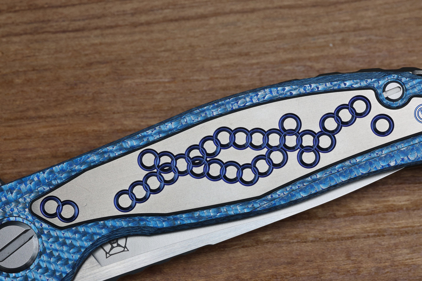 SHIROGOROV KNIVES "SPECIAL EDITION" CHRIS REEVE COLLABORATION HATI CGG - MAGNACUT BLADE - TITANIUM/BLUE ALUTEX HANDLE - MRBS