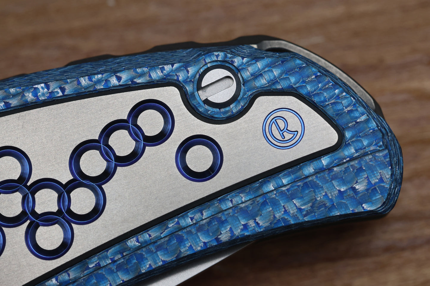 SHIROGOROV KNIVES "SPECIAL EDITION" CHRIS REEVE COLLABORATION HATI CGG - MAGNACUT BLADE - TITANIUM/BLUE ALUTEX HANDLE - MRBS