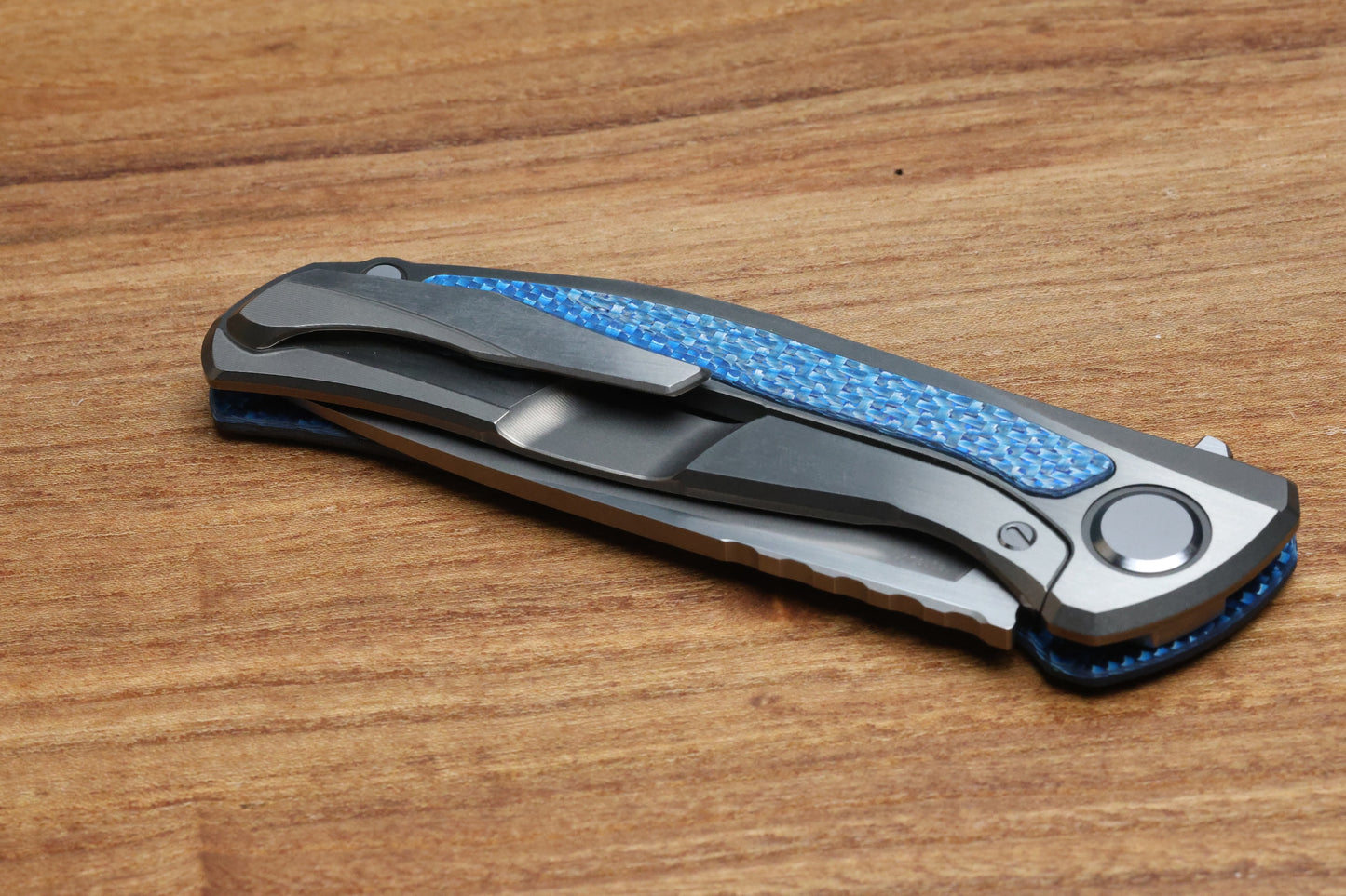 SHIROGOROV KNIVES "SPECIAL EDITION" CHRIS REEVE COLLABORATION HATI CGG - MAGNACUT BLADE - TITANIUM/BLUE ALUTEX HANDLE - MRBS