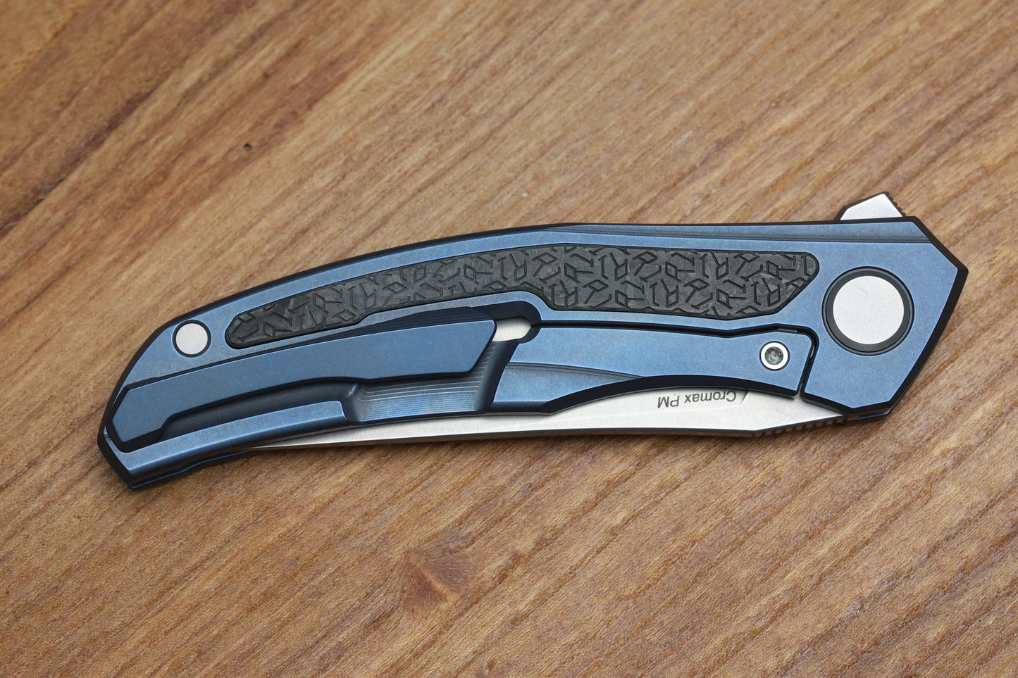SHIROGOROV KNIVES "R1 EDITION" URSUS QUANTUM NL - CROMAX PM BLADE - BLUE TITANIUM HANDLE - R1 PATTERN CARBON FIBER INLAY - MRBS