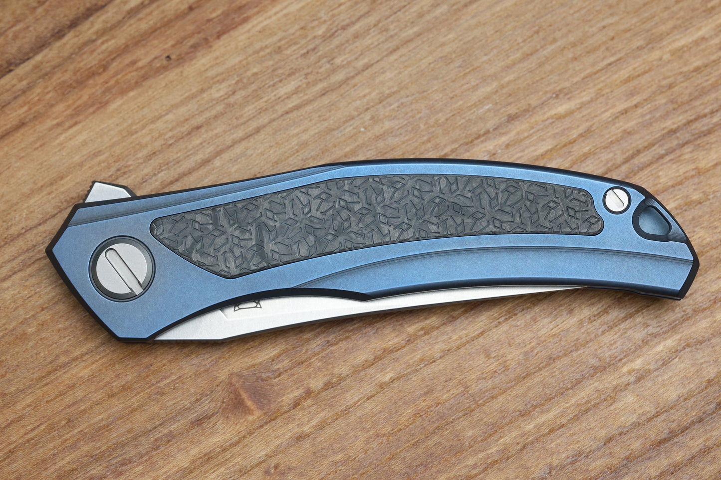 SHIROGOROV KNIVES "R1 EDITION" URSUS QUANTUM NL - CROMAX PM BLADE - BLUE TITANIUM HANDLE - R1 PATTERN CARBON FIBER INLAY - MRBS