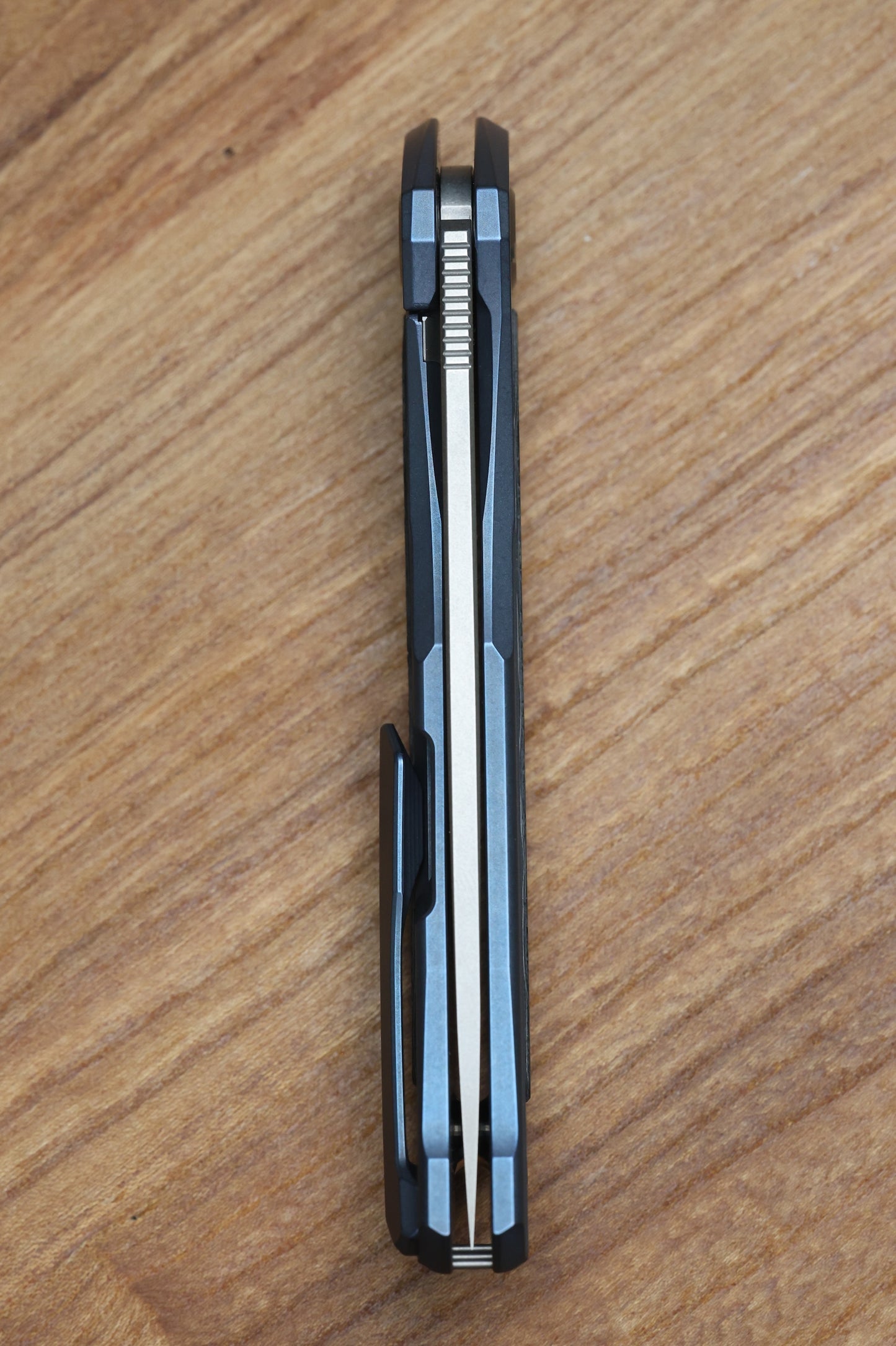 SHIROGOROV KNIVES "R1 EDITION" URSUS QUANTUM NL - CROMAX PM BLADE - BLUE TITANIUM HANDLE - R1 PATTERN CARBON FIBER INLAY - MRBS