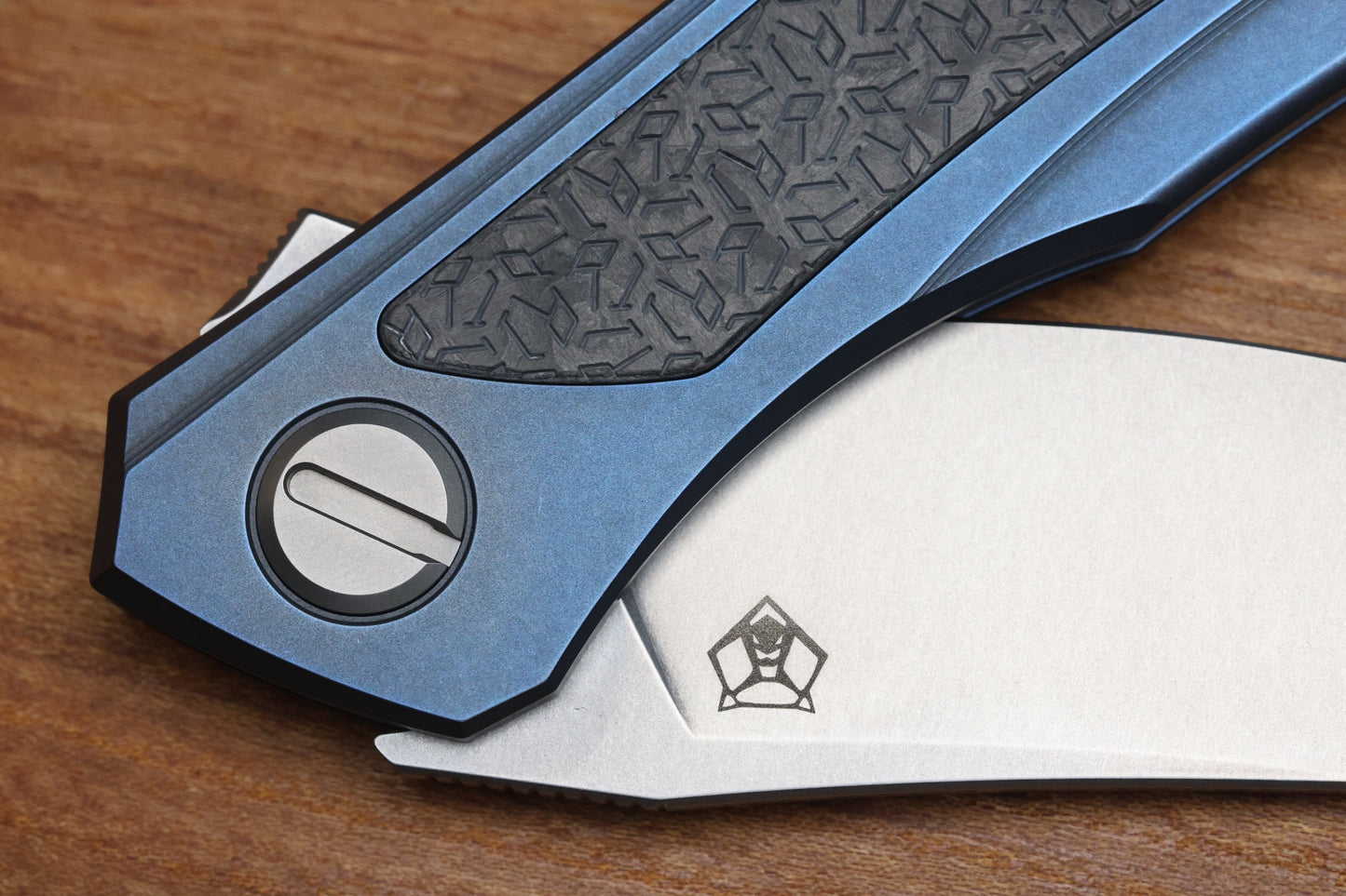 SHIROGOROV KNIVES "R1 EDITION" URSUS QUANTUM NL - CROMAX PM BLADE - BLUE TITANIUM HANDLE - R1 PATTERN CARBON FIBER INLAY - MRBS