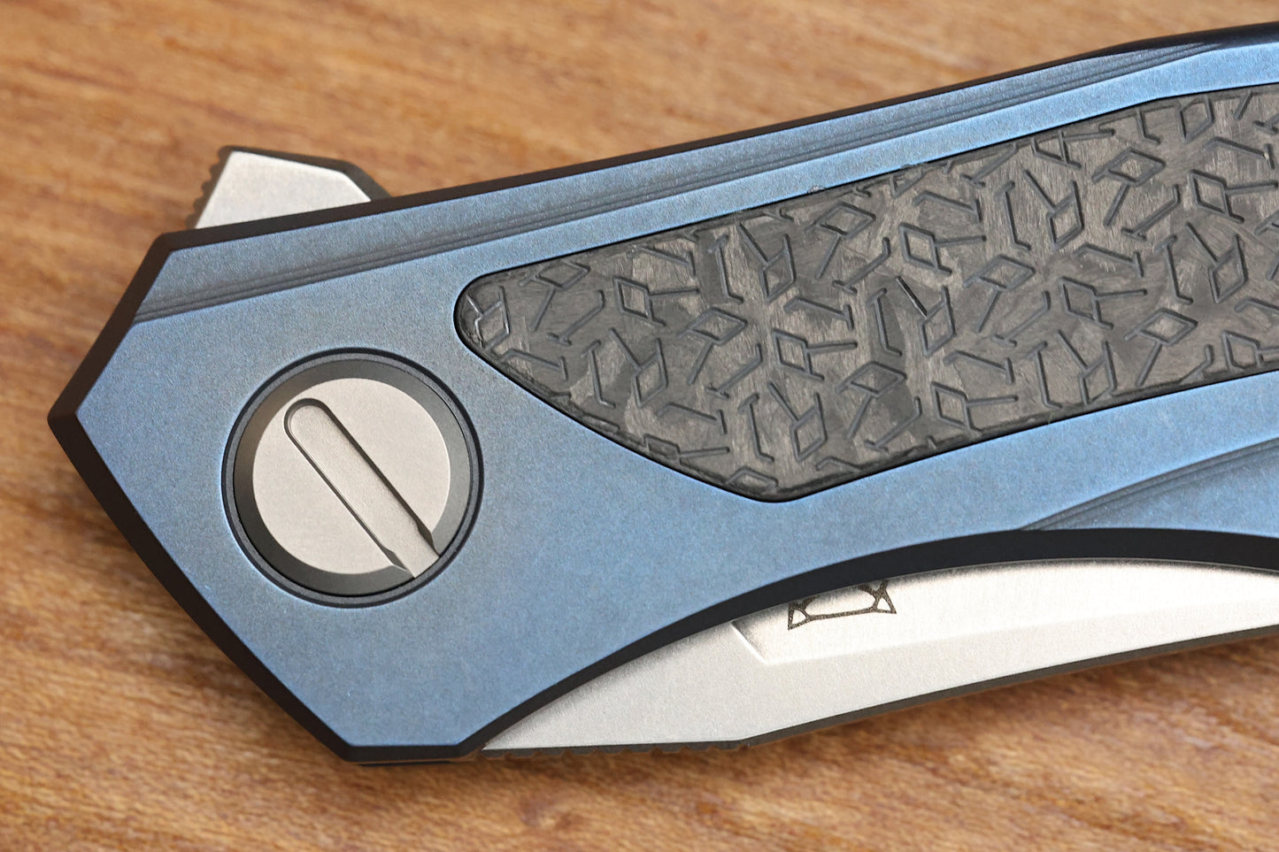 SHIROGOROV KNIVES "R1 EDITION" URSUS QUANTUM NL - CROMAX PM BLADE - BLUE TITANIUM HANDLE - R1 PATTERN CARBON FIBER INLAY - MRBS