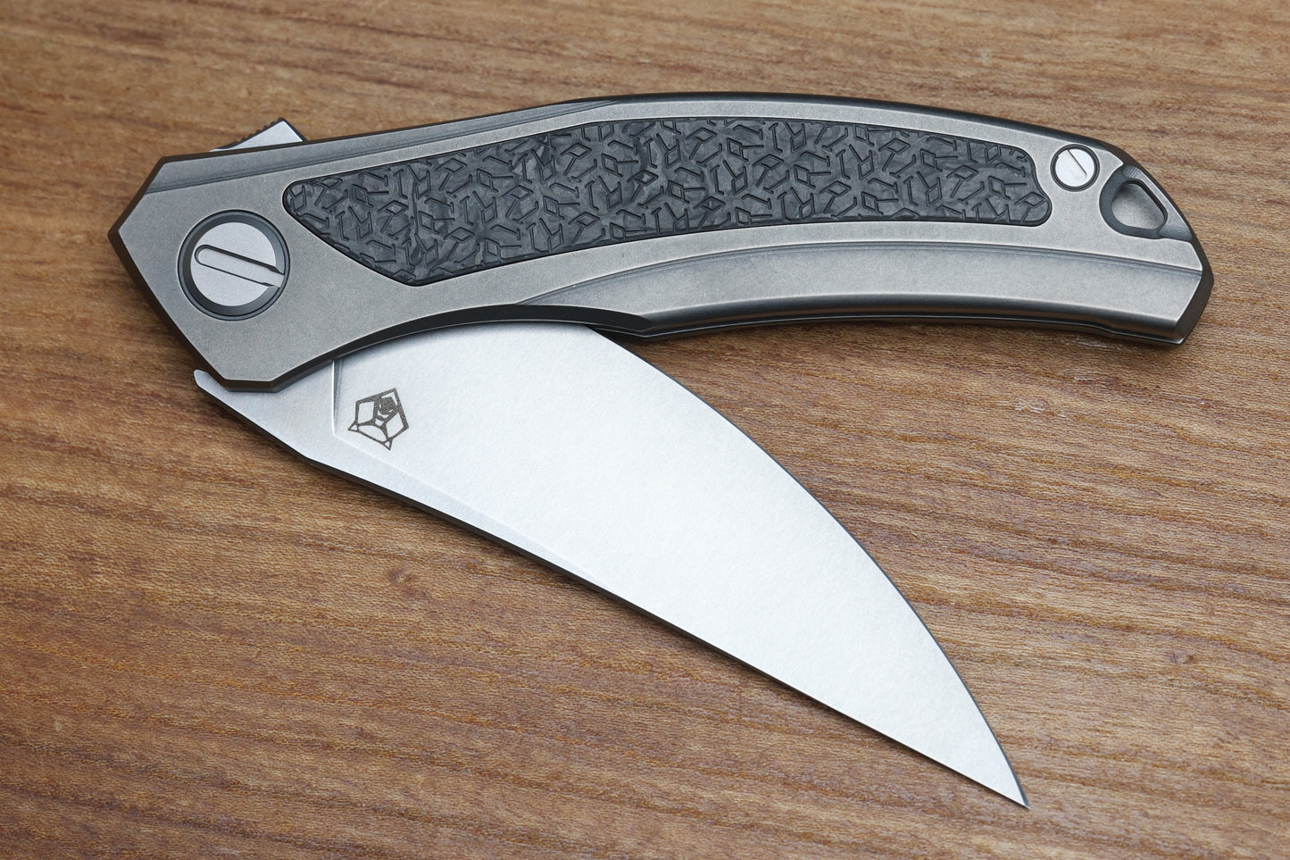 SHIROGOROV KNIVES "R1 EDITION" URSUS QUANTUM NL - CROMAX PM BLADE - TITANIUM HANDLE - R1 PATTERN CARBON FIBER INLAY - MRBS