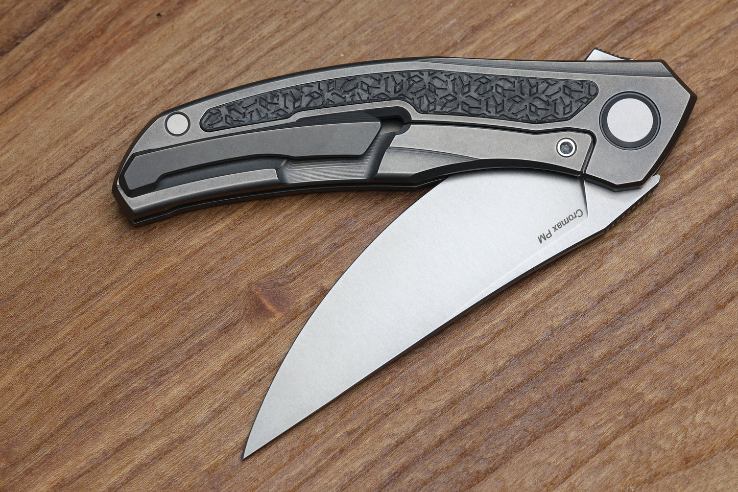 SHIROGOROV KNIVES "R1 EDITION" URSUS QUANTUM NL - CROMAX PM BLADE - TITANIUM HANDLE - R1 PATTERN CARBON FIBER INLAY - MRBS