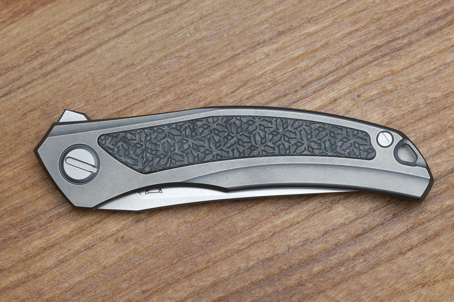 SHIROGOROV KNIVES "R1 EDITION" URSUS QUANTUM NL - CROMAX PM BLADE - TITANIUM HANDLE - R1 PATTERN CARBON FIBER INLAY - MRBS