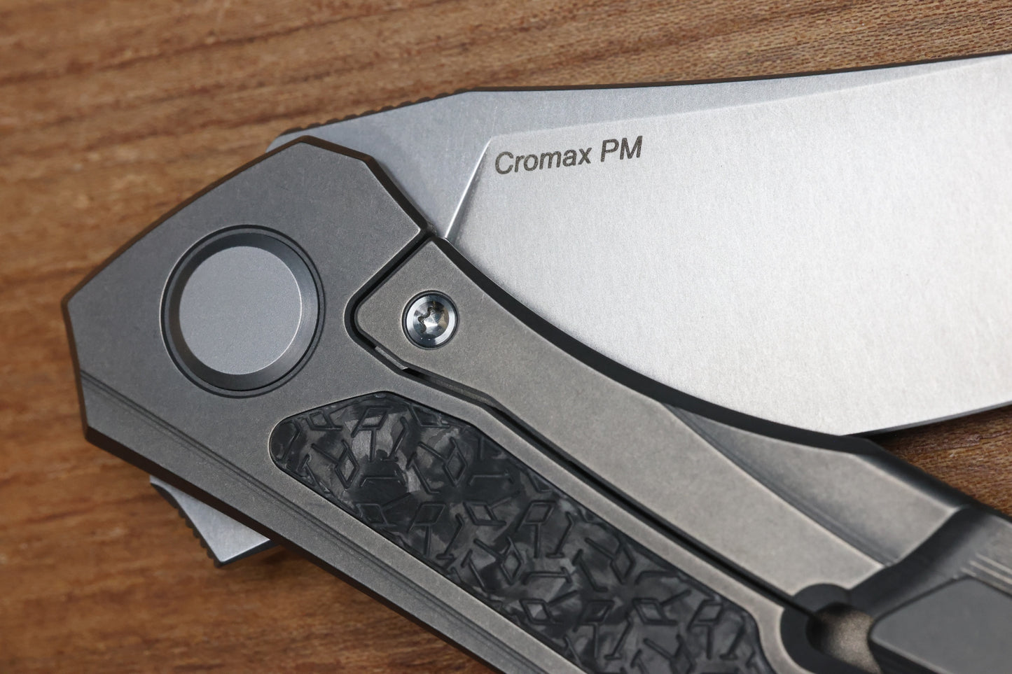 SHIROGOROV KNIVES "R1 EDITION" URSUS QUANTUM NL - CROMAX PM BLADE - TITANIUM HANDLE - R1 PATTERN CARBON FIBER INLAY - MRBS