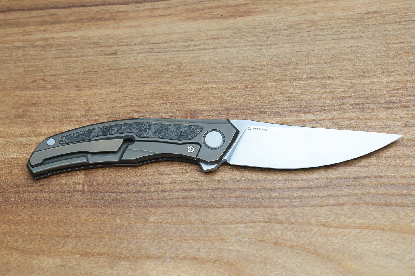SHIROGOROV KNIVES "R1 EDITION" URSUS QUANTUM NL - CROMAX PM BLADE - BRONZE TITANIUM HANDLE - R1 PATTERN CARBON FIBER INLAY - MRBS