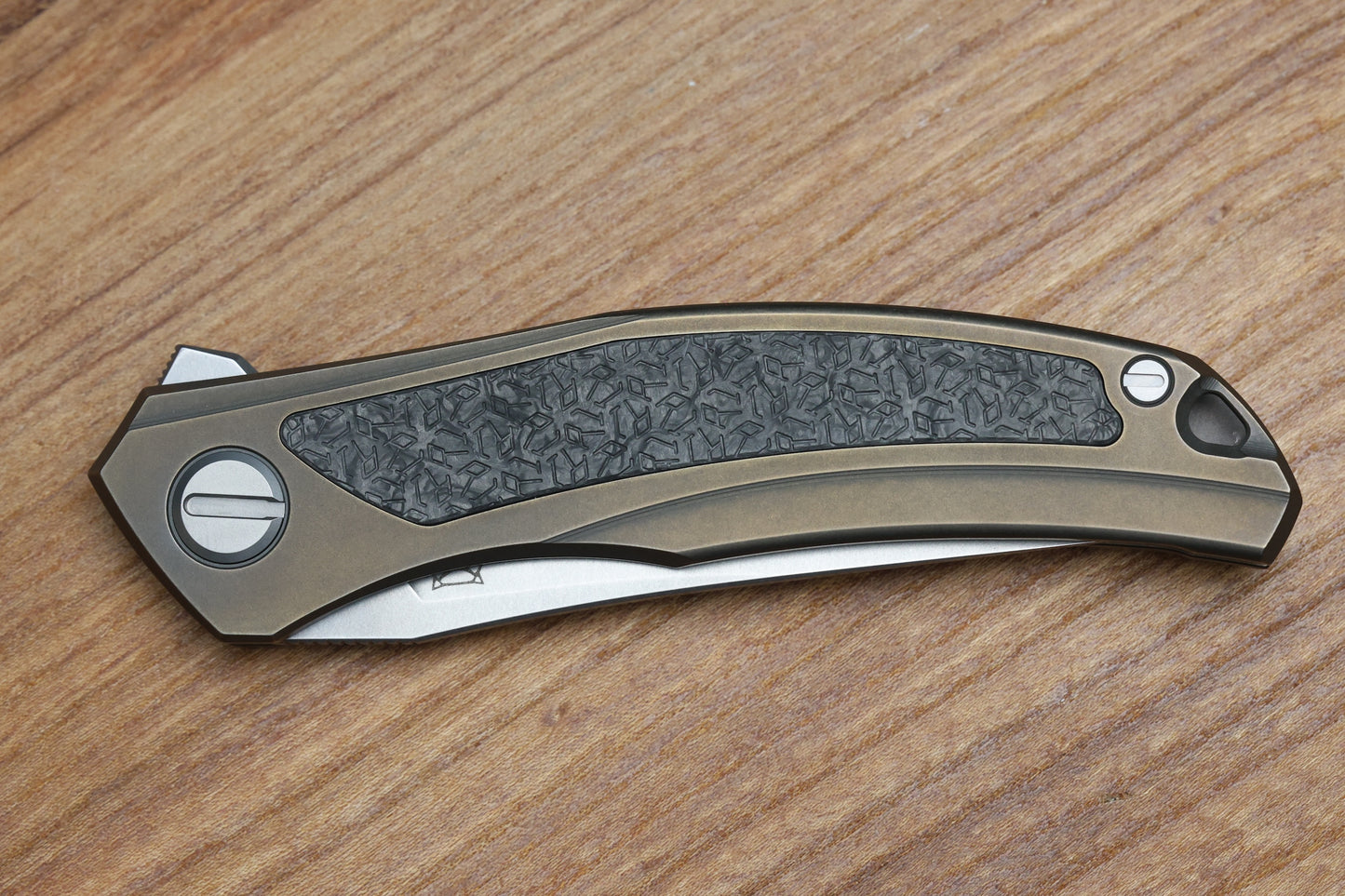 SHIROGOROV KNIVES "R1 EDITION" URSUS QUANTUM NL - CROMAX PM BLADE - BRONZE TITANIUM HANDLE - R1 PATTERN CARBON FIBER INLAY - MRBS