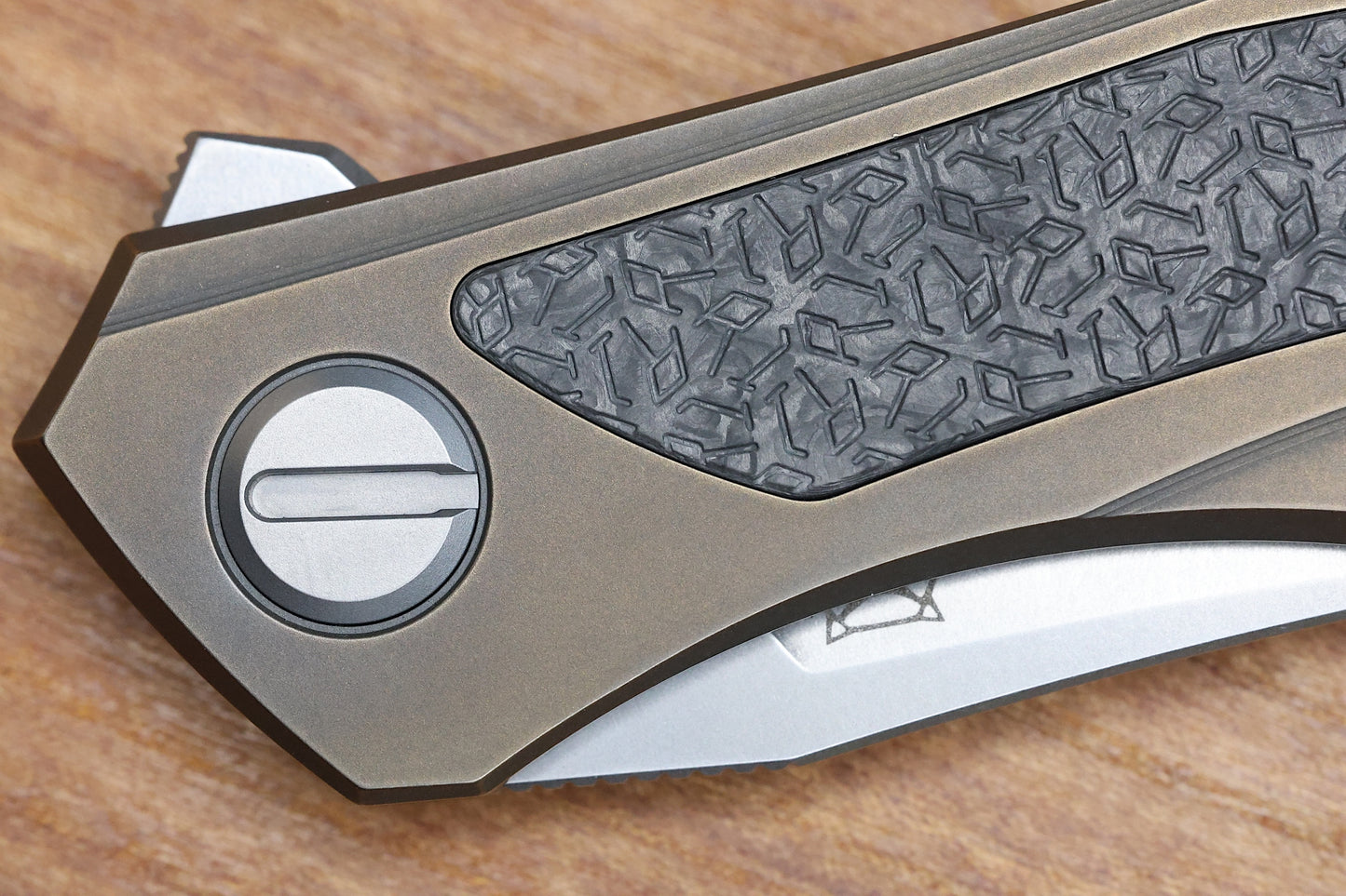 SHIROGOROV KNIVES "R1 EDITION" URSUS QUANTUM NL - CROMAX PM BLADE - BRONZE TITANIUM HANDLE - R1 PATTERN CARBON FIBER INLAY - MRBS