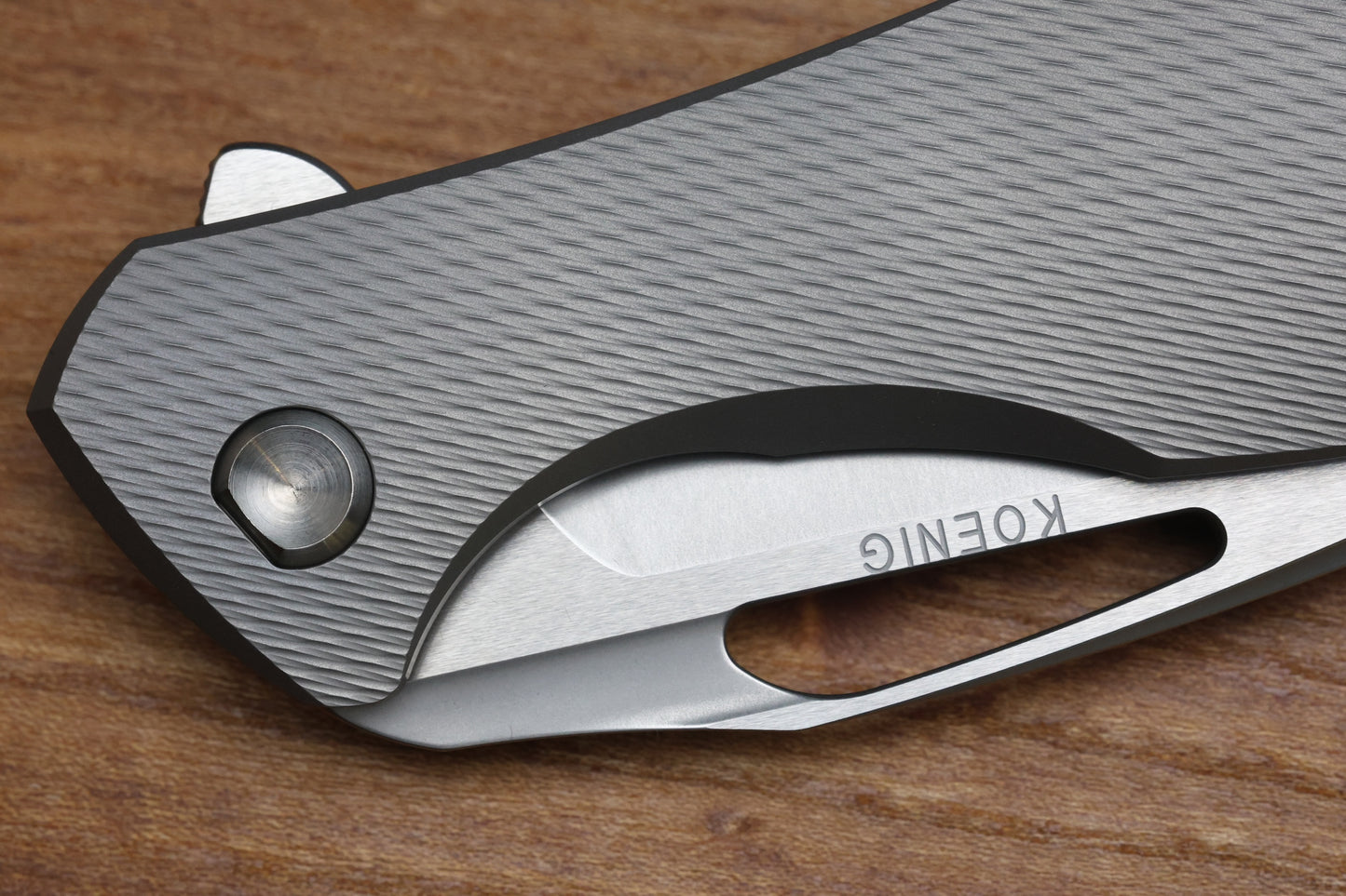 KOENIG KNIVES ARIUS - CORDA TITANIUM HANDLE - SILVER HARDWARE - BURNISHED W/ POLISHED FLATS M398 BLADE