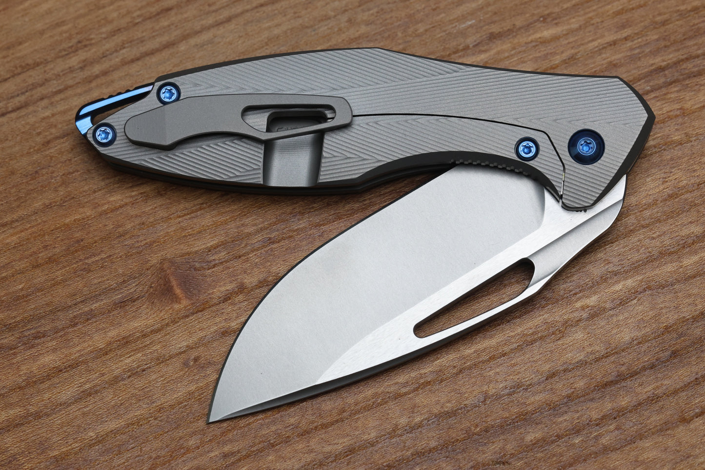 KOENIG KNIVES MINI ARIUS - NON FLIPPER - PATTERNED TITANIUM HANDLE - BLUE HARDWARE - BURNISHED W/ POLISHED FLATS M390 BLADE