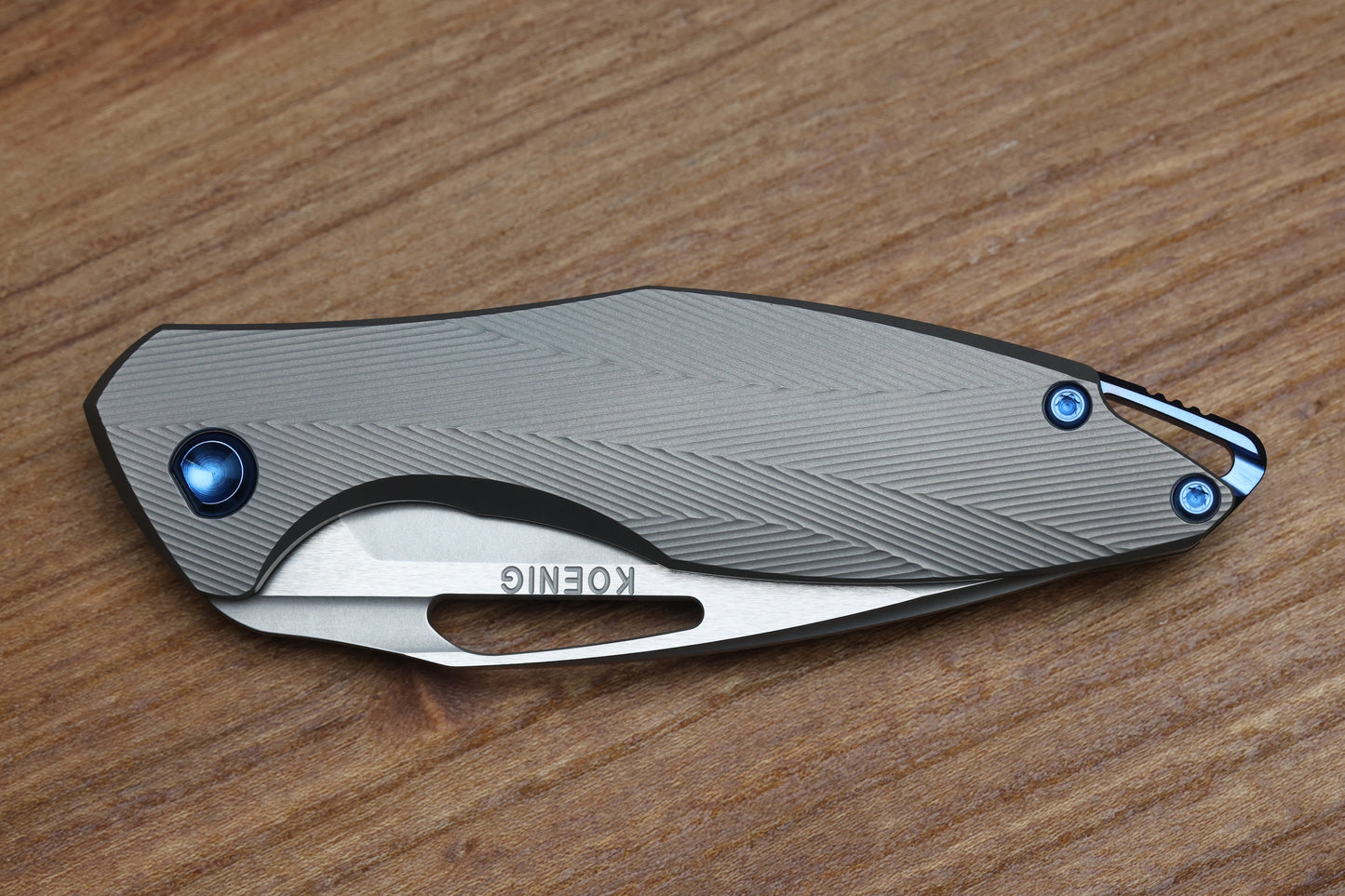 KOENIG KNIVES MINI ARIUS - NON FLIPPER - PATTERNED TITANIUM HANDLE - BLUE HARDWARE - BURNISHED W/ POLISHED FLATS M390 BLADE