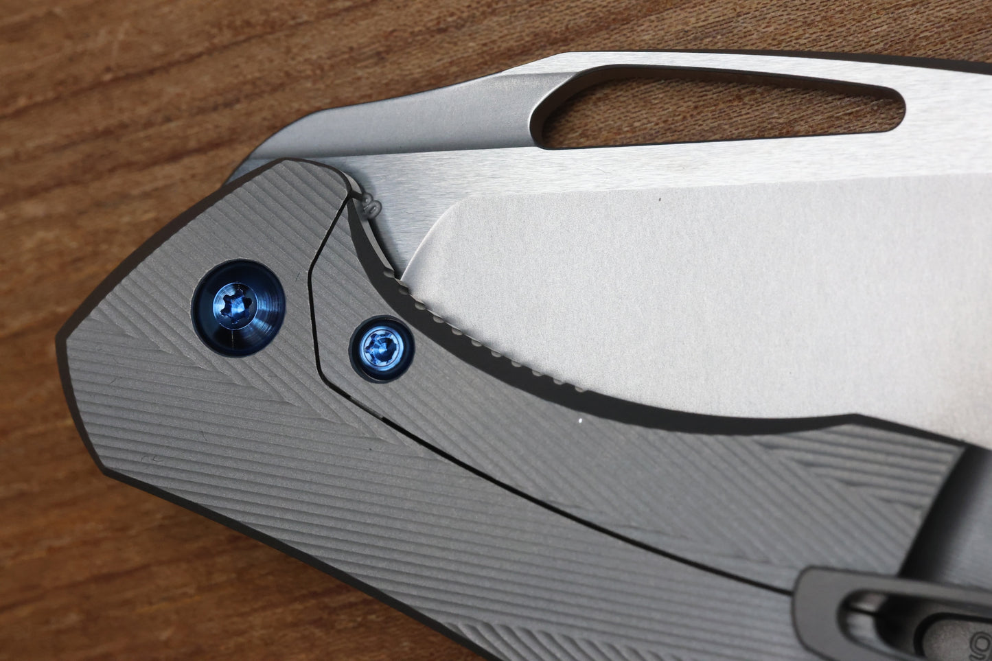 KOENIG KNIVES MINI ARIUS - NON FLIPPER - PATTERNED TITANIUM HANDLE - BLUE HARDWARE - BURNISHED W/ POLISHED FLATS M390 BLADE