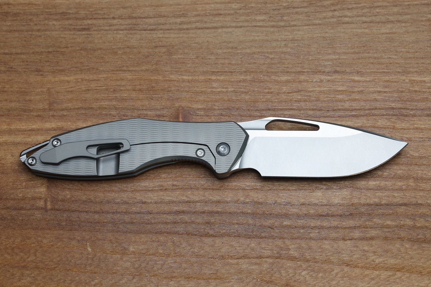 KOENIG KNIVES MINI ARIUS - NON FLIPPER - PLEXA TITANIUM HANDLE - SILVER HARDWARE - BURNISHED W/ POLISHED FLATS M390 BLADE
