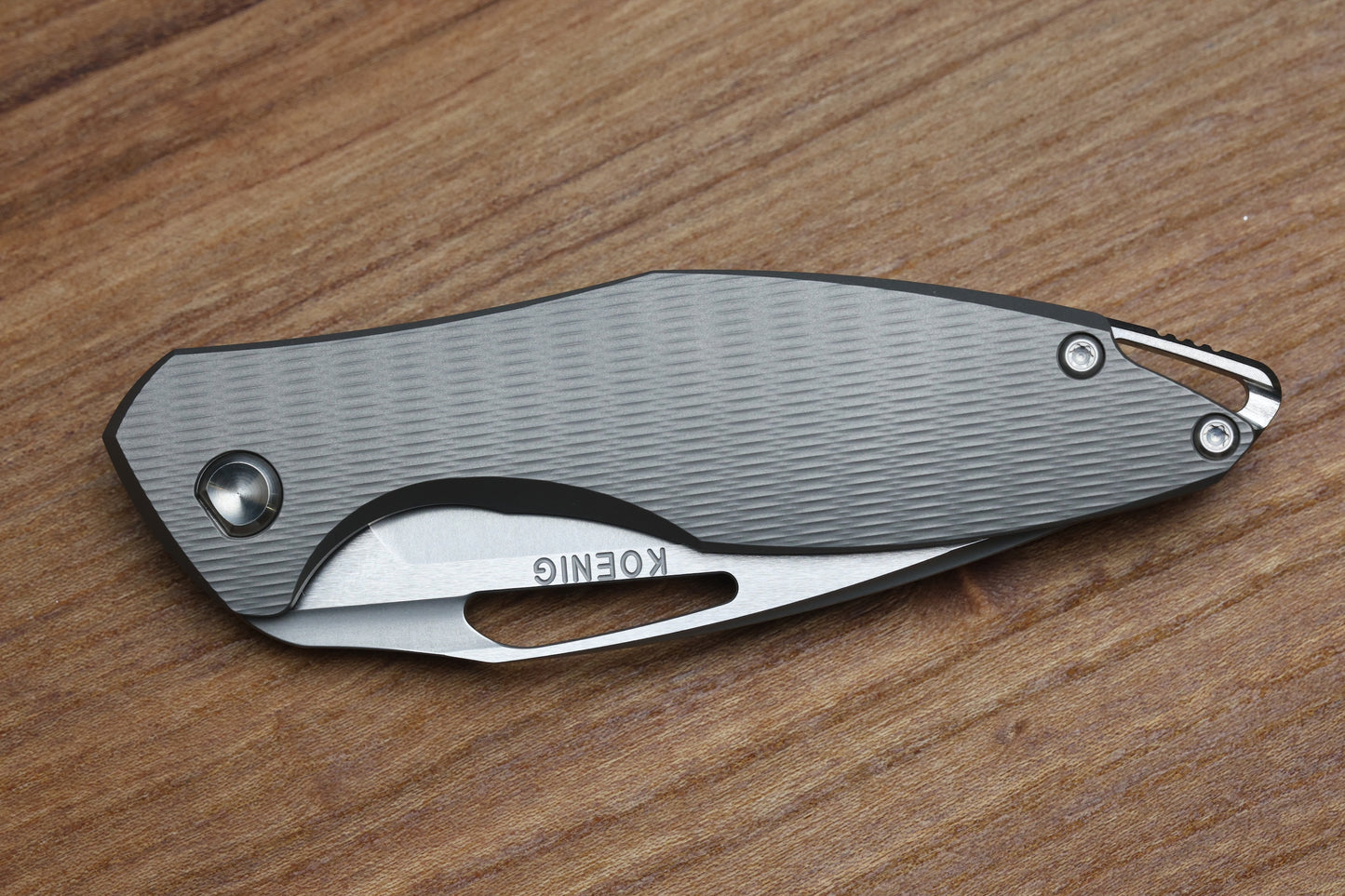 KOENIG KNIVES MINI ARIUS - NON FLIPPER - PLEXA TITANIUM HANDLE - SILVER HARDWARE - BURNISHED W/ POLISHED FLATS M390 BLADE
