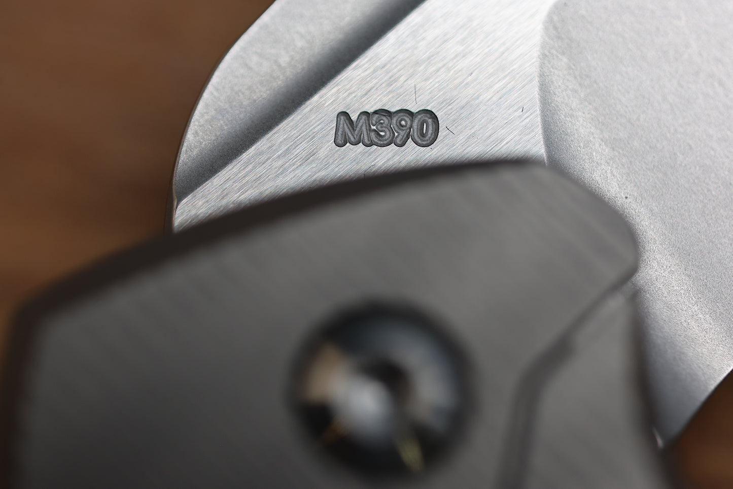 KOENIG KNIVES MINI ARIUS - NON FLIPPER - PLEXA TITANIUM HANDLE - SILVER HARDWARE - BURNISHED W/ POLISHED FLATS M390 BLADE