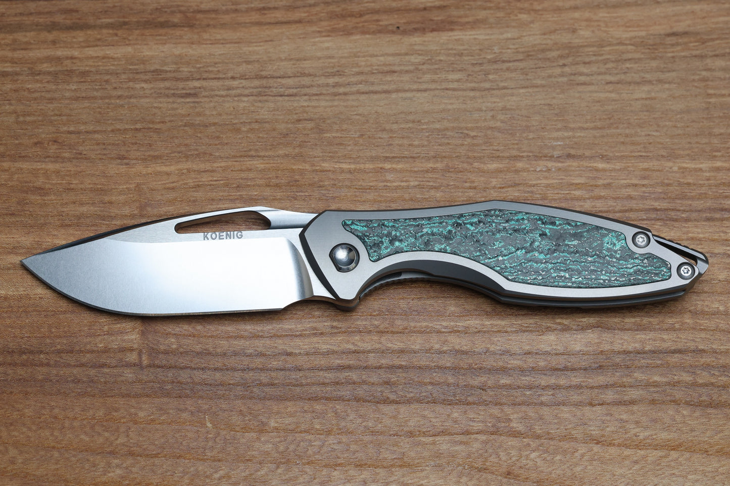 KOENIG KNIVES ARIUS NON-FLIPPER - TEAL MAGNETIC CARBOTI INLAY M390