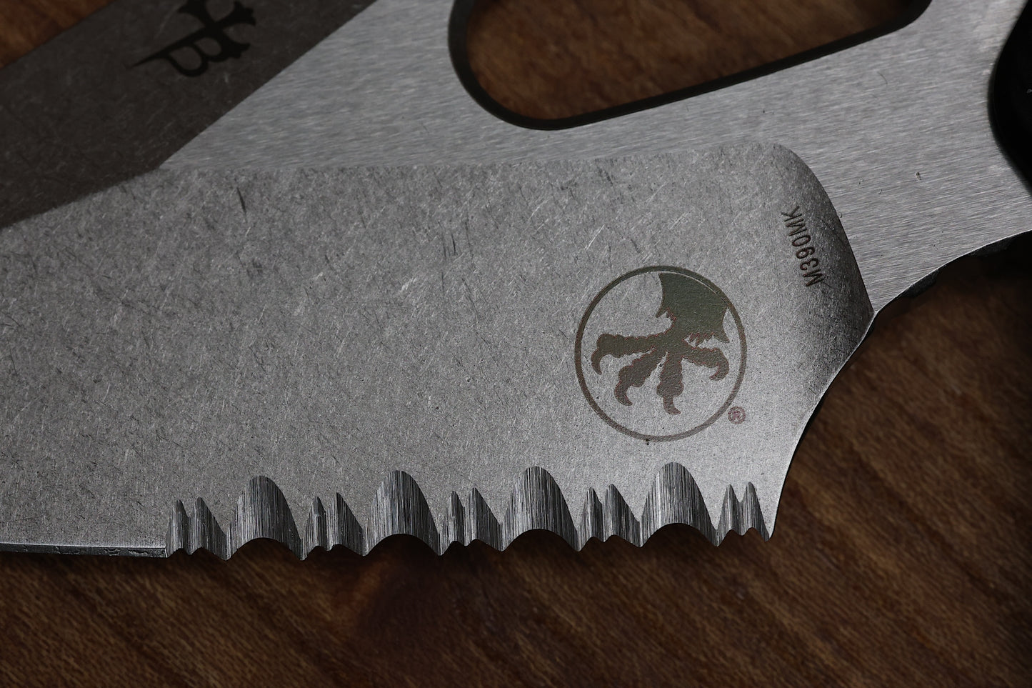MICROTECH KNIVES MANUAL STITCH RAM LOK FLUTED BLACK ALUMINUM & PARTIAL SERRATED M390MK 169RL-11FL