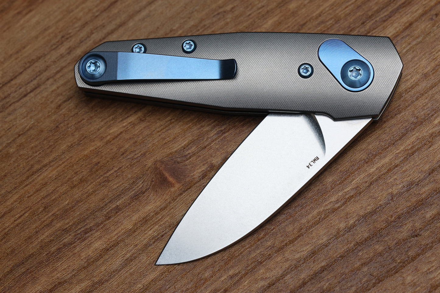 ANSO OF DENMARK AROS - GREY/BLUE TITANIUM HANDLE - RWL34 BLADE