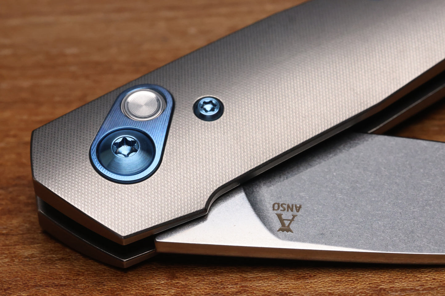 ANSO OF DENMARK AROS - GREY/BLUE TITANIUM HANDLE - RWL34 BLADE