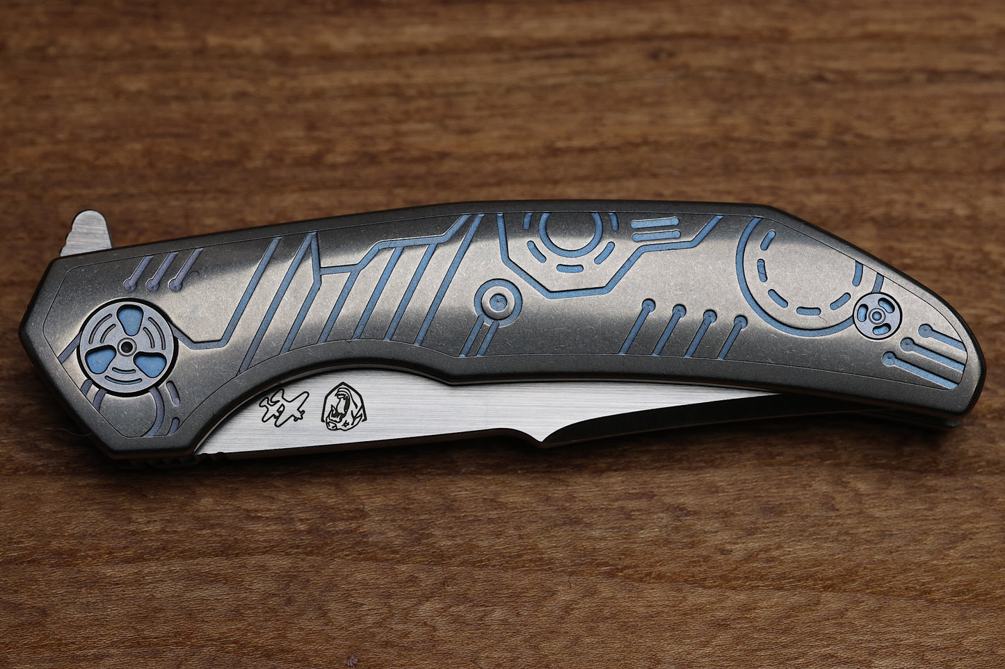 WINGMANEDC FERUS – M390 – INTEGRAL TITANIUM W- BLUE TITANIUM INLAY