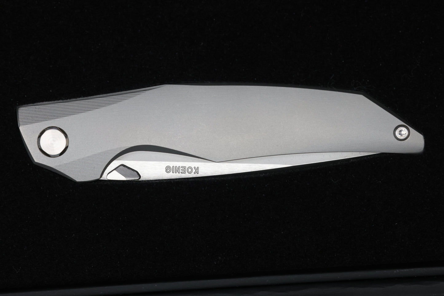 KOENIG KNIVES XENON - SMOOTH TITANIUM HANDLE - SILVER HARDWARE - BURNISHED W/ POLISHED FLATS M390 BLADE