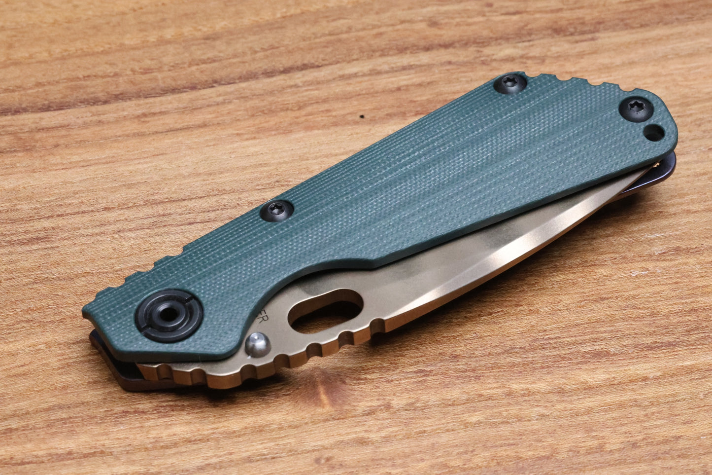 STRIDER KNIVES SNG - ANODIZED TITANIUM/FOREST GREEN G10 HANDLE - DROP POINT BRONZE TIGER STRIPE 20CV BLADE