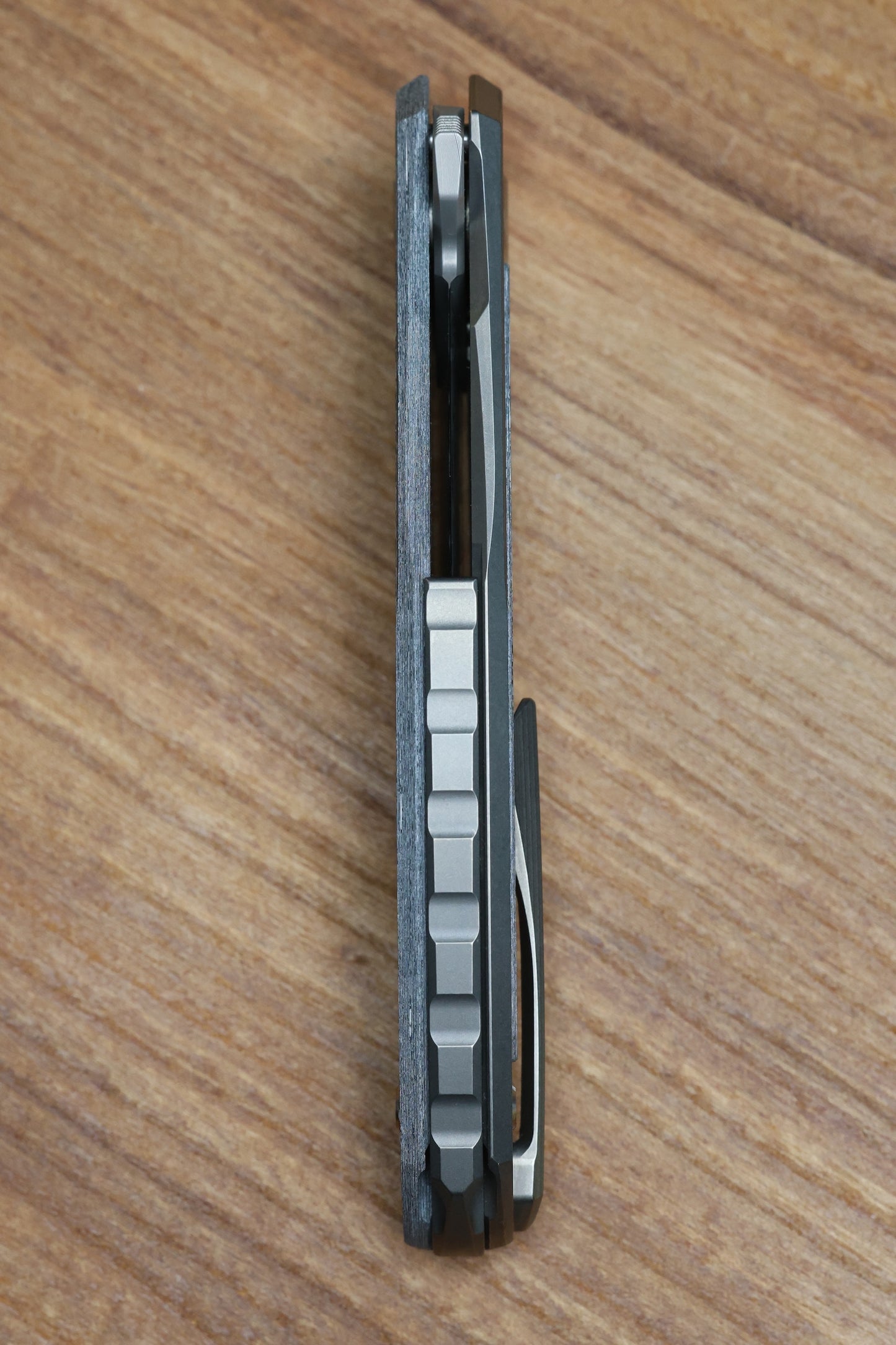 SHIROGOROV KNIVES QUANTIUM WKM - TITANIUM/WHITE CARBOTI HANDLE - ZDI-E BLADE - MRBS