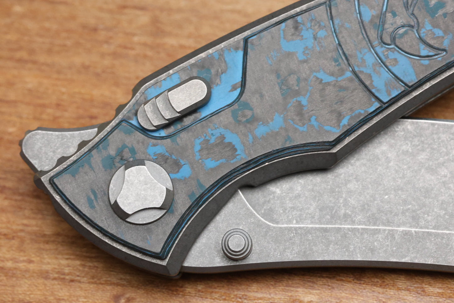 HAWK KNIFE DESIGNS TALON STONEWASHED M390 BLADE, ARCTIC STORM, FAT CARBON HANDLE OVERLAYS
