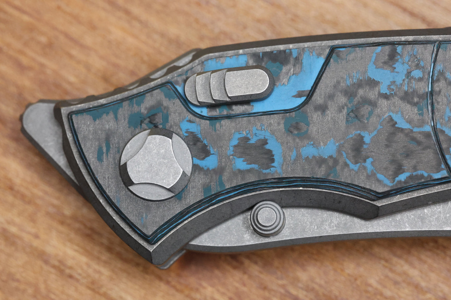 HAWK KNIFE DESIGNS TALON STONEWASHED M390 BLADE, ARCTIC STORM, FAT CARBON HANDLE OVERLAYS