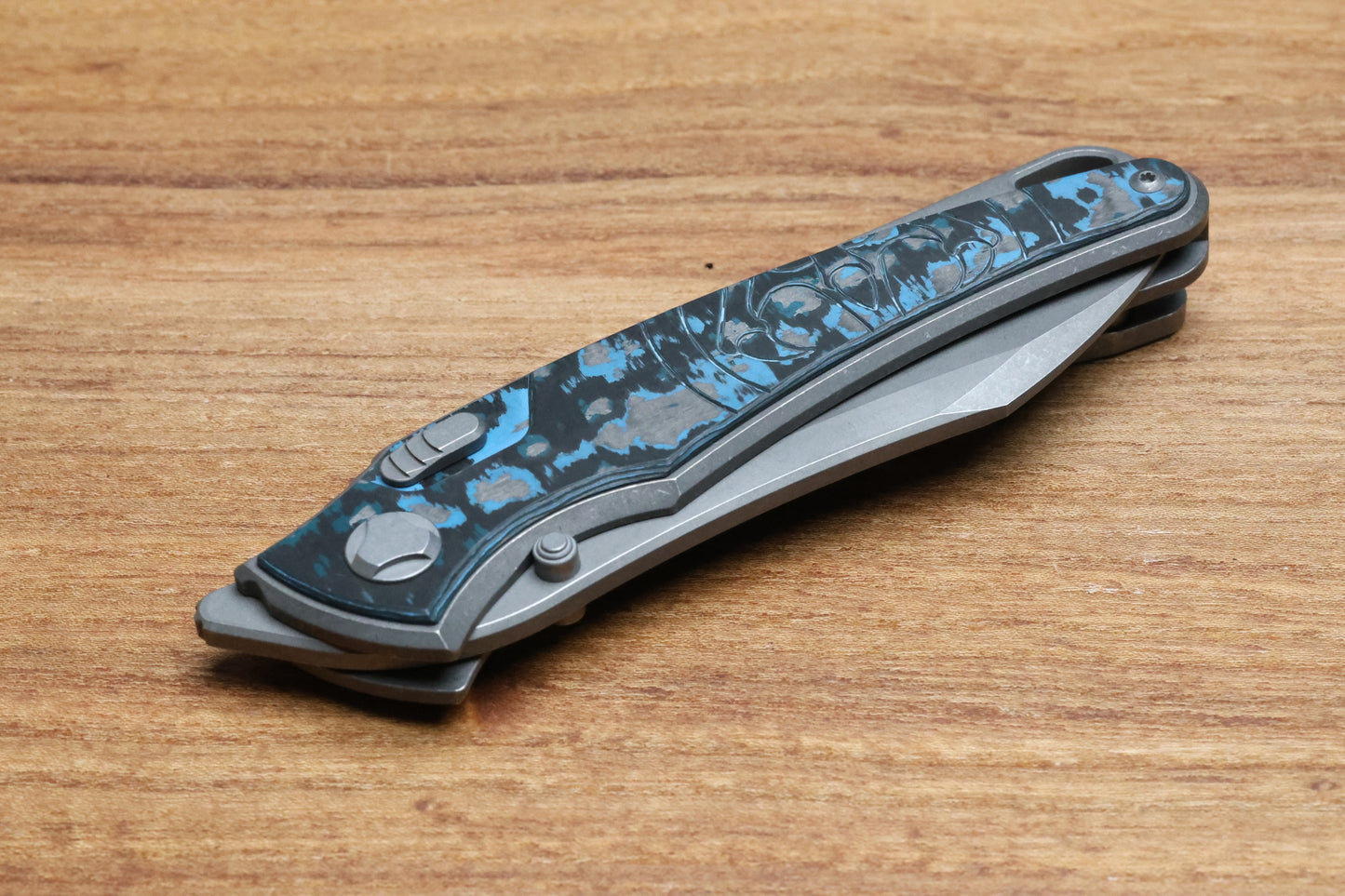 HAWK KNIFE DESIGNS TALON STONEWASHED M390 BLADE, ARCTIC STORM, FAT CARBON HANDLE OVERLAYS