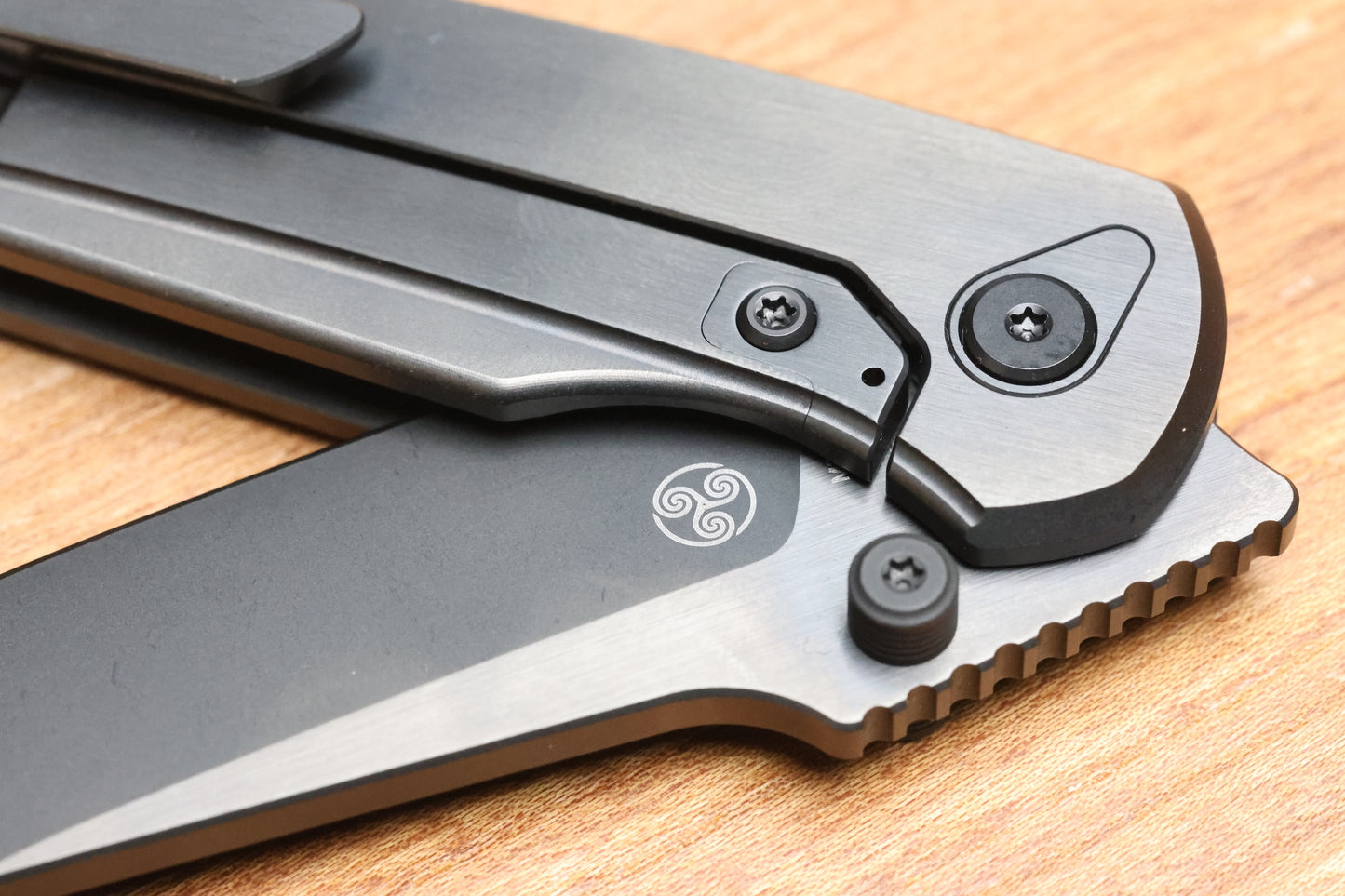 CHAVES JAKE MCCOY INTEGRAL DISCIPLE STREET BLACK SATIN PVD TITANIUM BLACK SATIN PVD M390 BLADE
