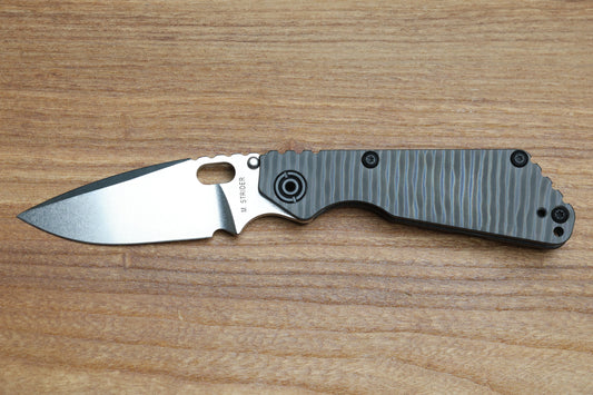 STRIDER KNIVES SNG DSS, STONEWASHED CPM-S30V BLADE, FLAMED TITANIUM TOP SCALE, FLAMED TITANIUM FRAME
