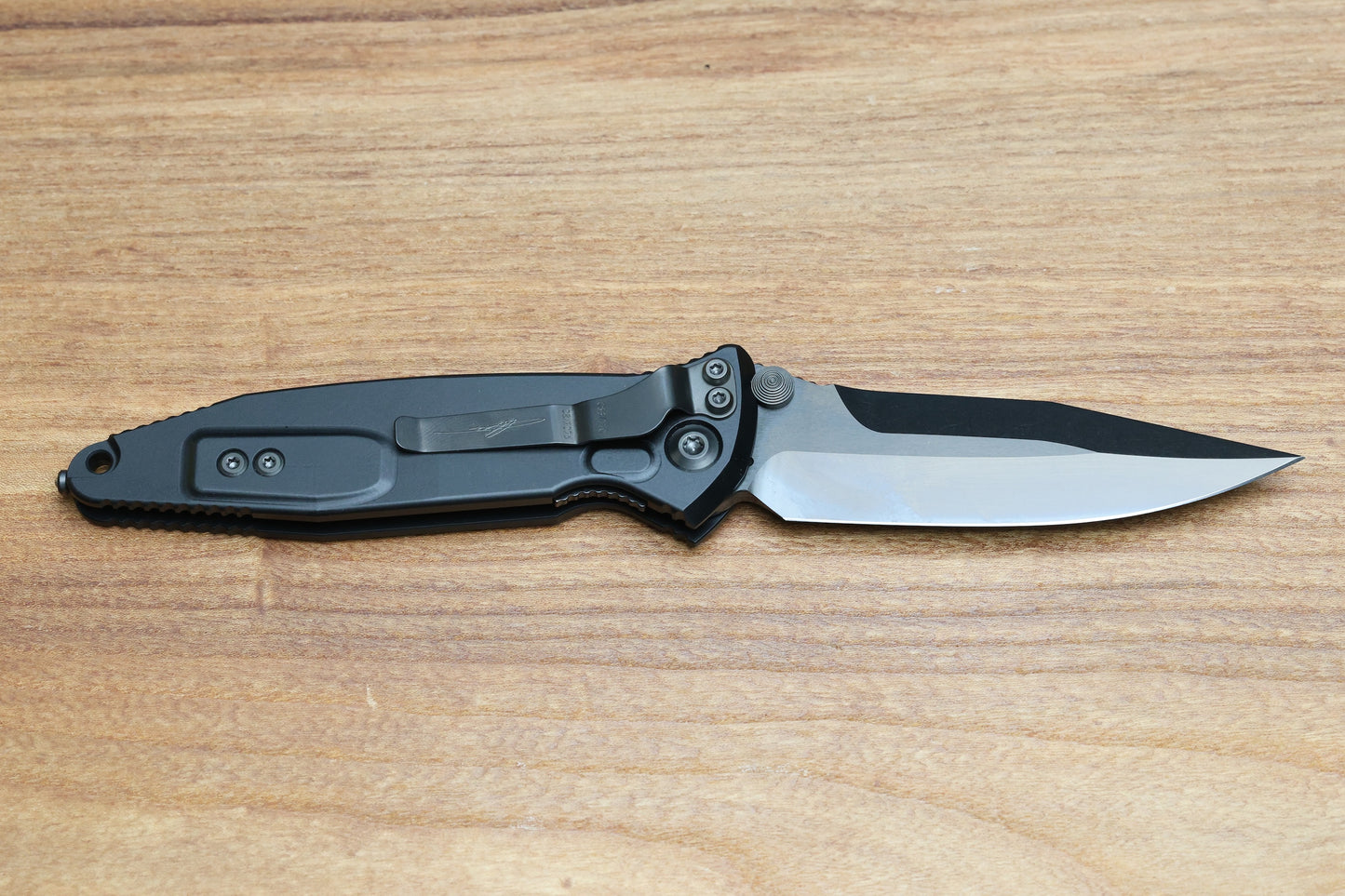 MICROTECH SOCOM ELITE M/A DLC SPIKE GRIND W/ GLOW FAT CARBON INLAYS SIGNATURE SERIES