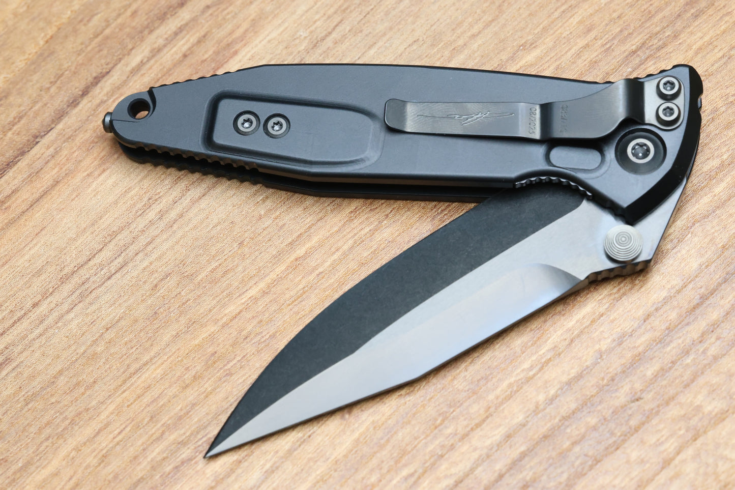 MICROTECH SOCOM ELITE M/A DLC SPIKE GRIND W/ GLOW FAT CARBON INLAYS SIGNATURE SERIES