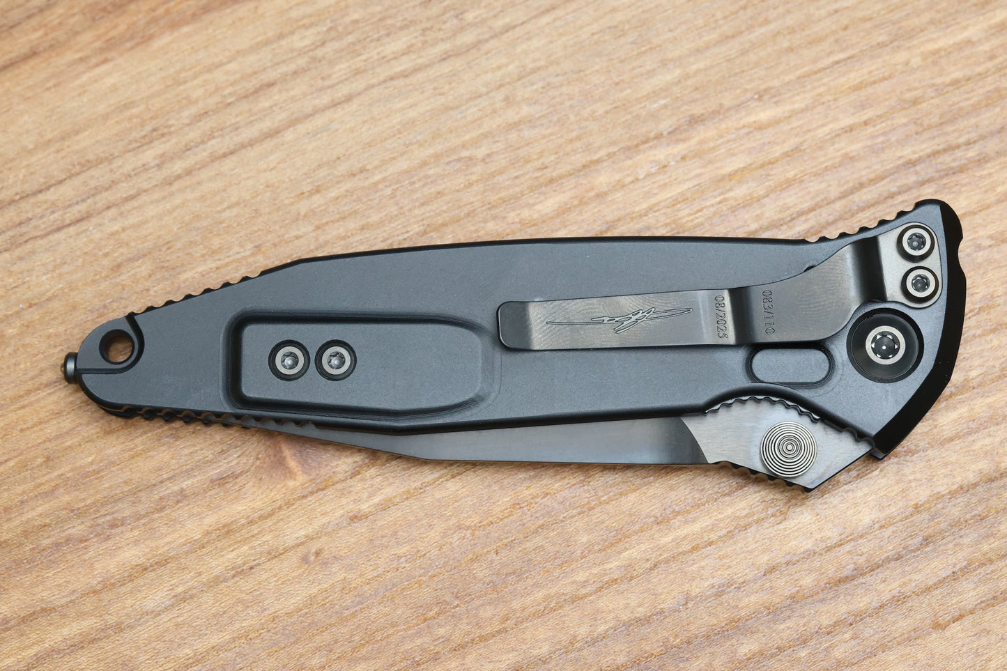 MICROTECH SOCOM ELITE M/A DLC SPIKE GRIND W/ GLOW FAT CARBON INLAYS SIGNATURE SERIES