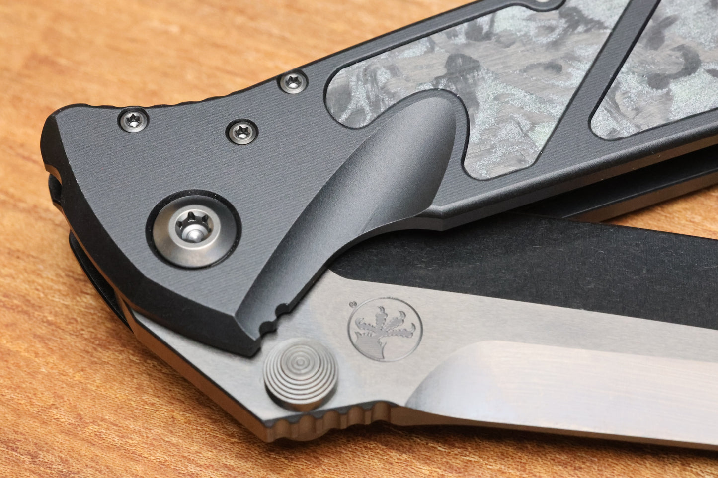 MICROTECH SOCOM ELITE M/A DLC SPIKE GRIND W/ GLOW FAT CARBON INLAYS SIGNATURE SERIES