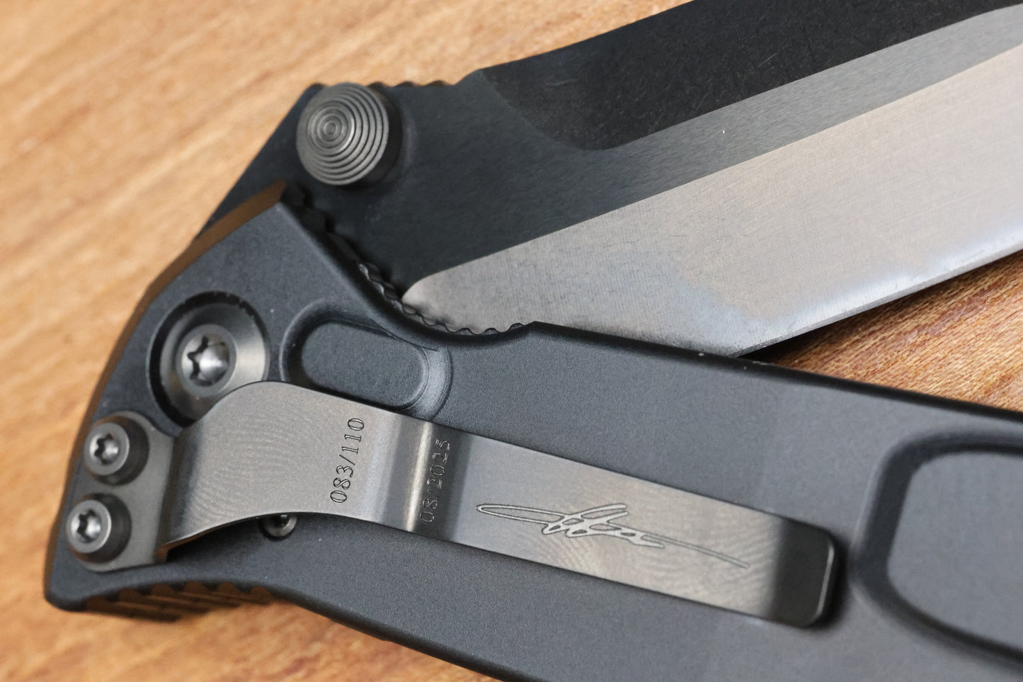 MICROTECH SOCOM ELITE M/A DLC SPIKE GRIND W/ GLOW FAT CARBON INLAYS SIGNATURE SERIES