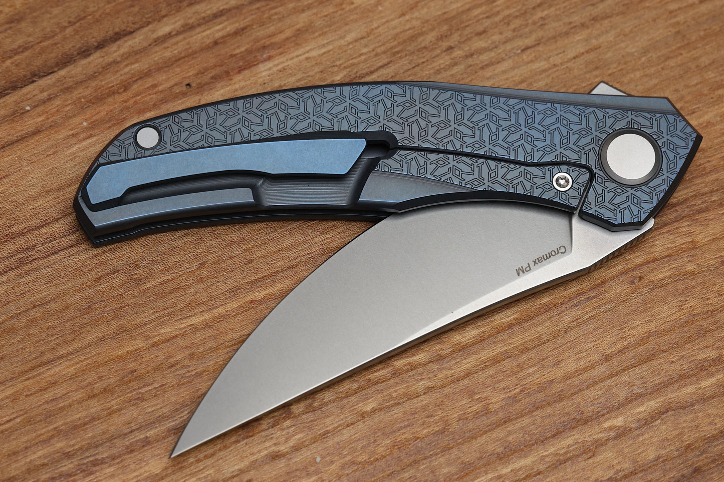 SHIROGOROV QUANTUM R1P – BLUE TITANIUM HANDLE – CROMAX PM – MRBS