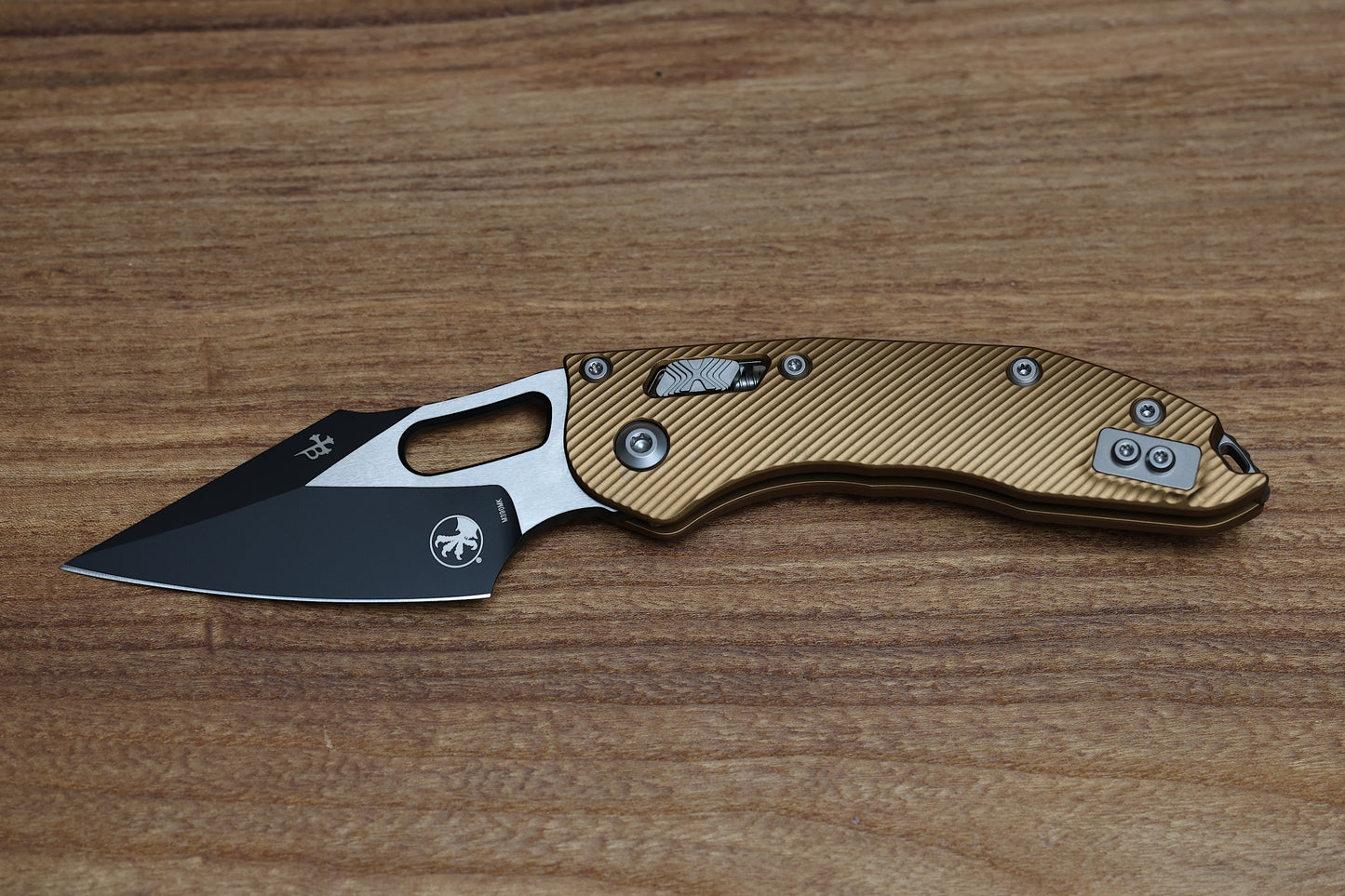 MICROTECH KNIVES MANUAL STITCH RAM LOK FLUTED ALUMINUM TAN STANDARD & BLACK M390MK 169RL-1 FLTA