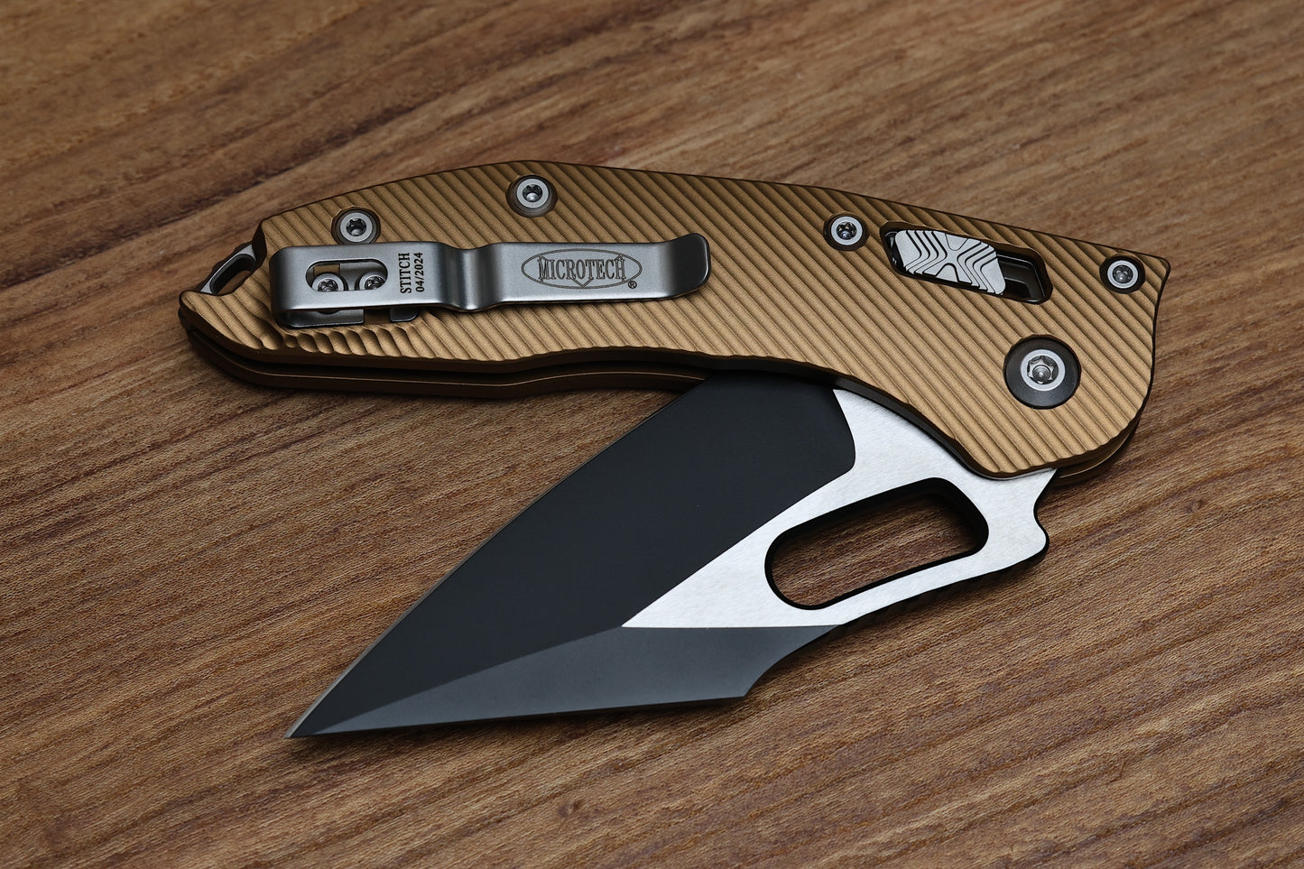 MICROTECH KNIVES MANUAL STITCH RAM LOK FLUTED ALUMINUM TAN STANDARD & BLACK M390MK 169RL-1 FLTA