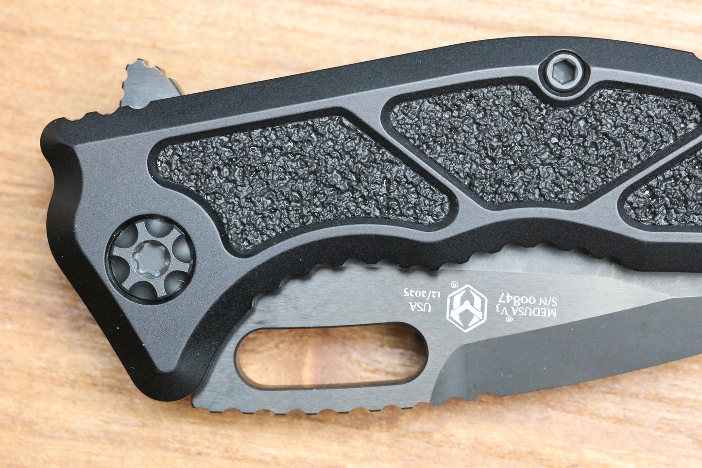 HERETIC KNIVES MEDUSA MANUAL BLACK ALUMINUM FRAME LOCK W/ GRIP INLAYS & DLC MAGNACUT H009-6A-T