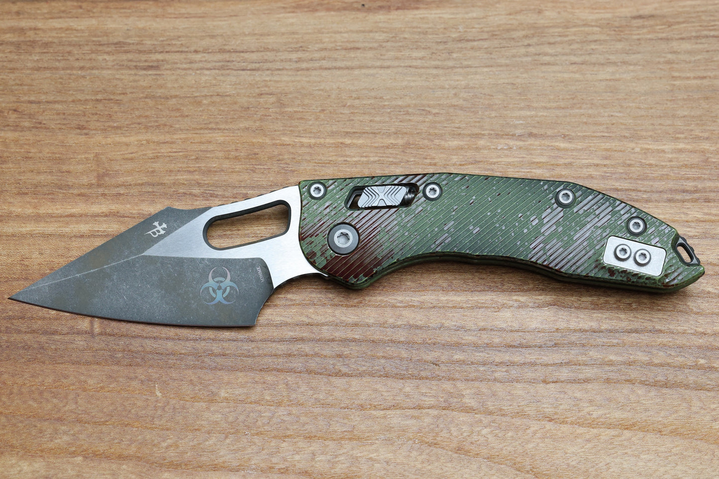 MICROTECH KNIVES MANUAL STITCH RAM LOK FLUTED ALUMINUM OUTBREAK W/ M390MK SIGNATURE SERIES 169RL-1FLOBS