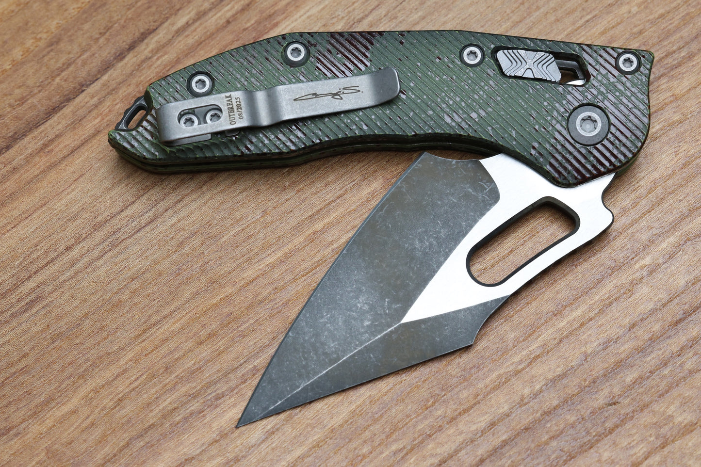 MICROTECH KNIVES MANUAL STITCH RAM LOK FLUTED ALUMINUM OUTBREAK W/ M390MK SIGNATURE SERIES 169RL-1FLOBS