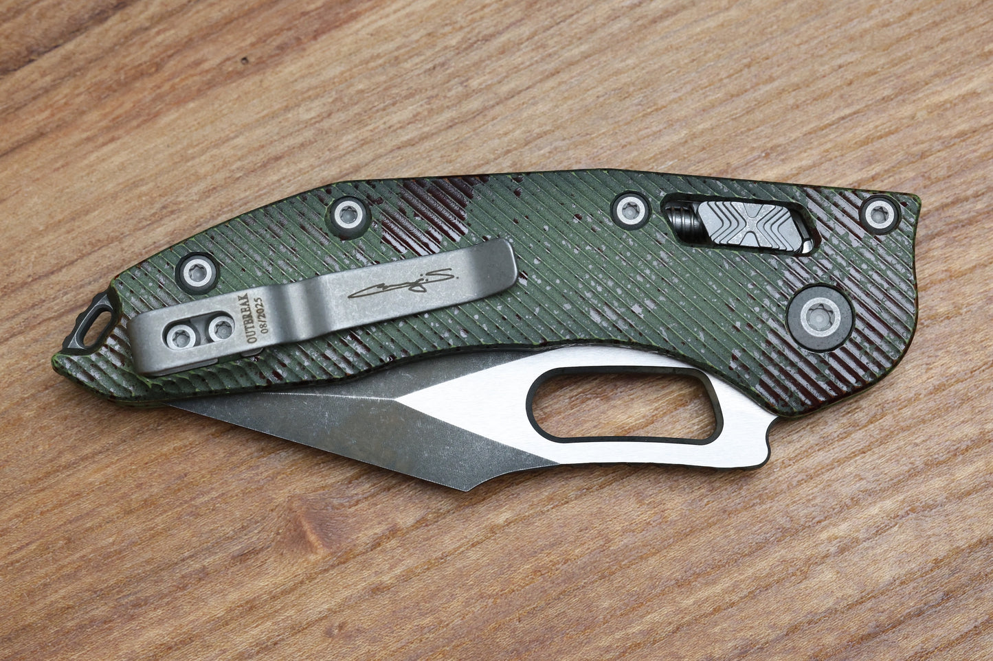 MICROTECH KNIVES MANUAL STITCH RAM LOK FLUTED ALUMINUM OUTBREAK W/ M390MK SIGNATURE SERIES 169RL-1FLOBS