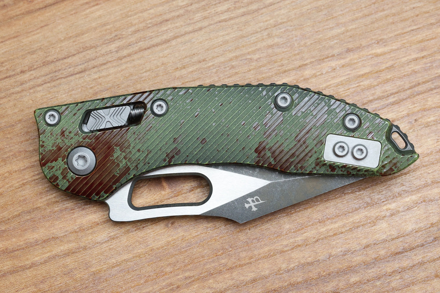 MICROTECH KNIVES MANUAL STITCH RAM LOK FLUTED ALUMINUM OUTBREAK W/ M390MK SIGNATURE SERIES 169RL-1FLOBS