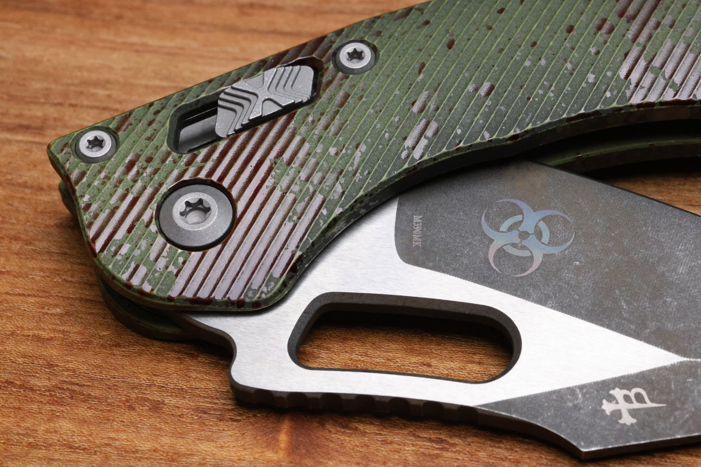 MICROTECH KNIVES MANUAL STITCH RAM LOK FLUTED ALUMINUM OUTBREAK W/ M390MK SIGNATURE SERIES 169RL-1FLOBS