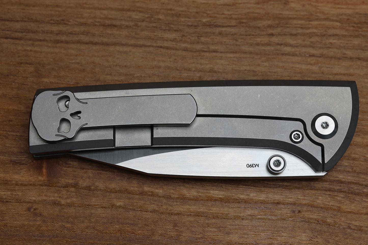 CHAVES ULTRAMAR SCAPEGOAT STREET – M390 BLADE – TITANIUM HANDLE